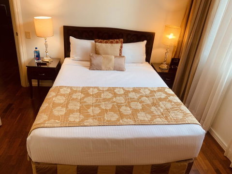 Royal Albert Hotel - Accommodation Guide 3