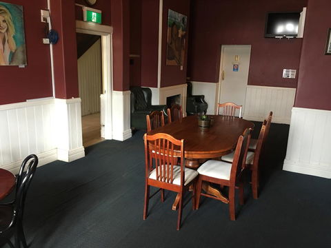 Royal Exchange Hotel - Accommodation Guide 3