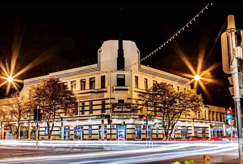Royal Hotel Orange - Accommodation Guide 0