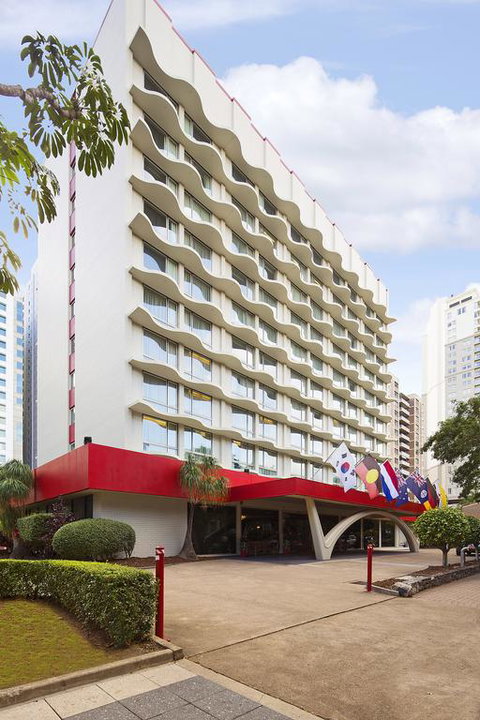 Royal On The Park - Accommodation Guide 3