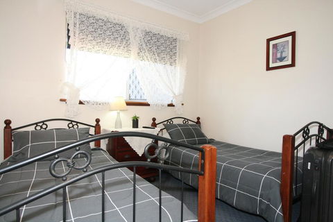 Safety Bay Guest House - Accommodation Guide 0