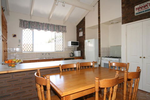Safety Bay Guest House - Accommodation Guide 2