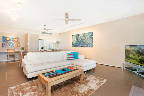Saltwater Suites - 1,2 & 3 Bed Waterfront Apartments - Accommodation Asia 1