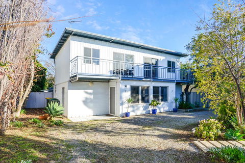 Salty Grape Beach House - Accommodation Asia 1
