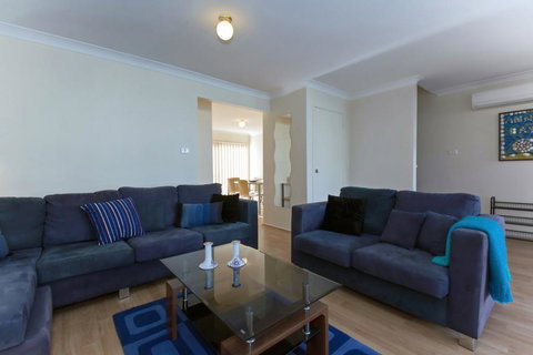 Sandcastles, 2/23 Robinson Street - Accommodation Asia 1