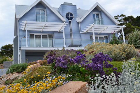 Sapphire Shores Luxury Retreat - Accommodation Asia 0