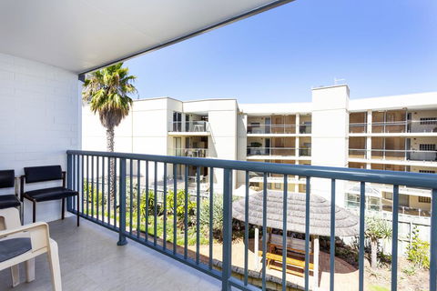 Scarborough Seaside Apartment 217 - Accommodation Asia 3
