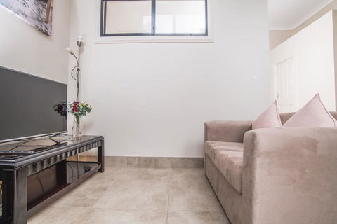 Scenic Illawong Riverside Getaway 1bed1bath Unit - Accommodation Asia 2
