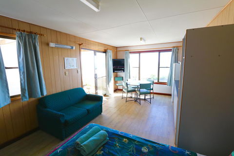 Sea Vu Caravan Park - Accommodation Asia 3