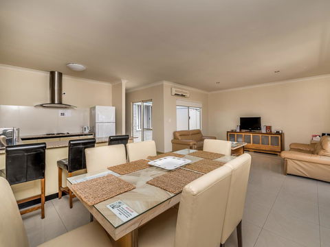 Seafront Unit 50 - Accommodation Asia 1