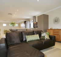 Seal 4 Bedroom House by Shoalwater Executive Homes - Accommodation Asia