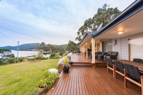 Seaview Family Retreat - Accommodation Asia 0