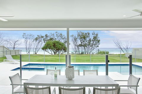 Sentosa On Tugun - Beachfront 5 Bedroom - Accommodation China 1