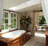 Shakespeare's Wilderness Chalet - Accommodation Asia
