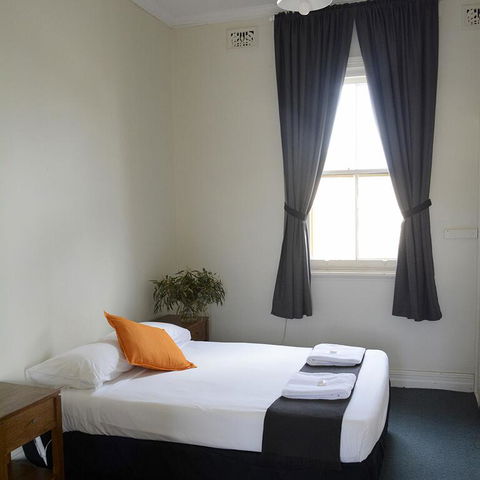 Shamrock Hotel Motel Temora - Accommodation Asia 2