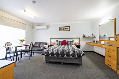 Shearing Shed Motor Inn - Accommodation Asia 3