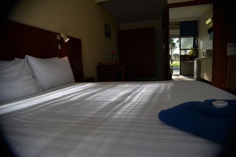 Ship Inn Motel - Accommodation Guide 2