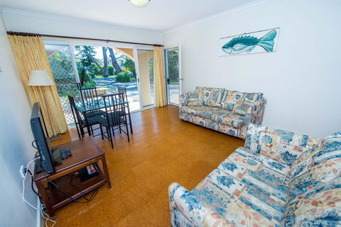Shoal Bay Avenue, Unit 2/7 - Accommodation Asia 1
