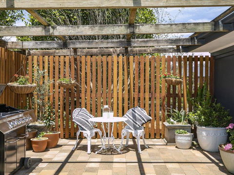 Silky Oak Cottage - Cosy With Country Views - Accommodation Asia 1