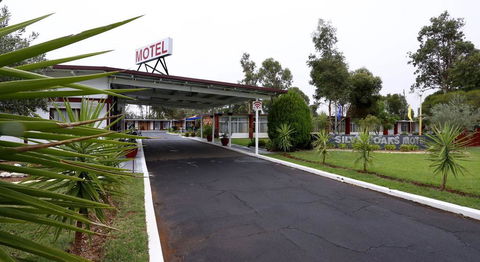 Silver Oaks Motel - Accommodation Asia 0