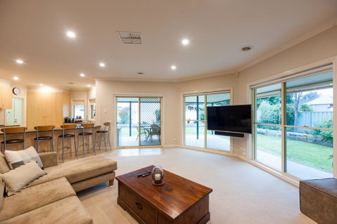 Simms Retreat - Accommodation Guide 0