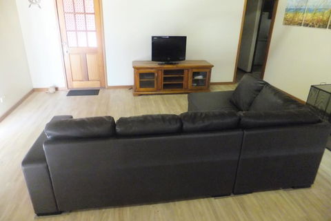 Simo's Place - Accommodation Asia 0