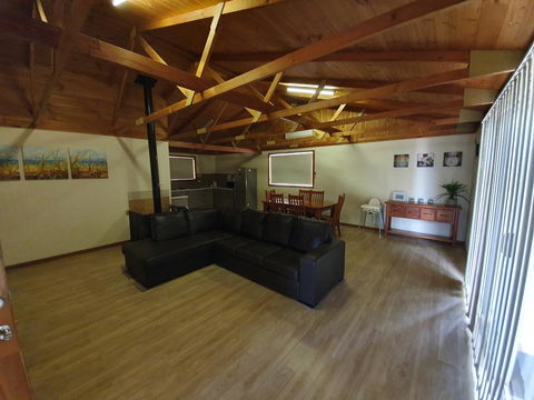 Simo's Place - Accommodation Asia 1