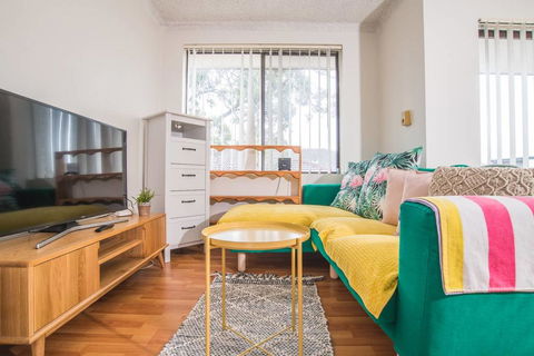 SIMPLE COMFORT! 2bed1bath Unit In Meadowbank - Accommodation Asia 2