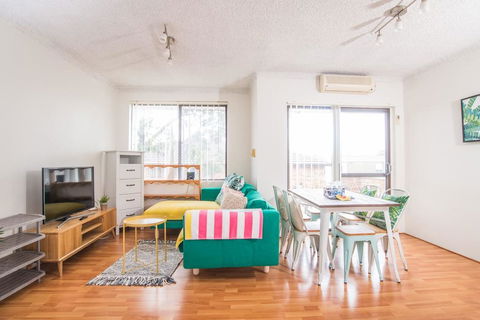 SIMPLE COMFORT! 2bed1bath Unit In Meadowbank - Accommodation Asia 0