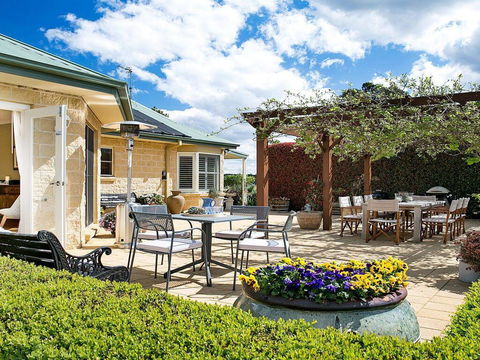 Sinden Park - Garden, Swimming Pool, Rural Vistas - Accommodation Asia 0