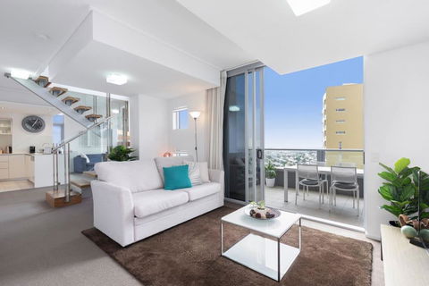 SK1 - Spotless 2BR SkyHome Long Stays Welcome - Accommodation Guide 3