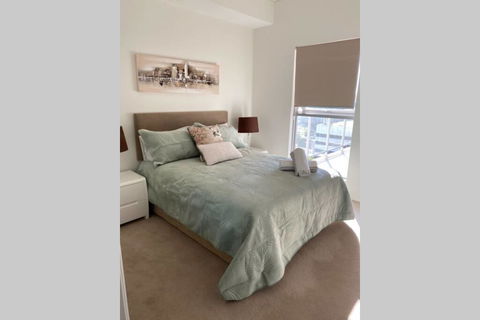 SKY GARDEN SUNSET RIVER VIEW NETFLIX WINE PARKING - Accommodation Guide 2