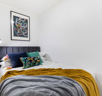 Sleek modern apartment close to everything - Accommodation Guide