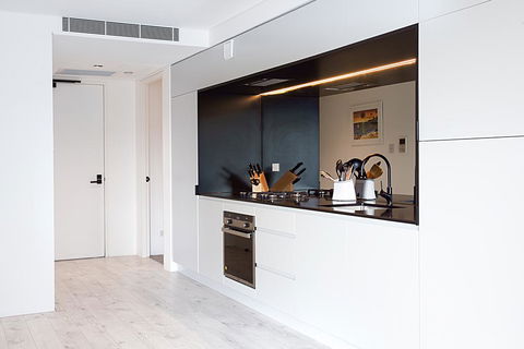 Sleek Modern Apartment In The Heart Of Manly - Accommodation Asia 1