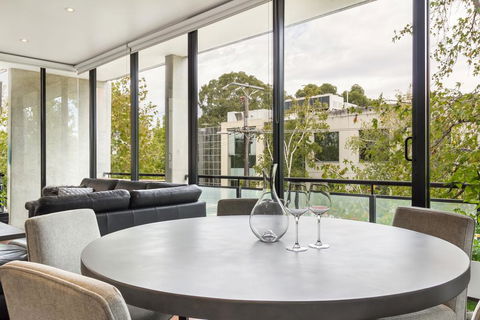 Smart Apartment In Elegant Suburb Close To City - Accommodation Guide 3