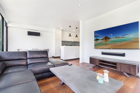 Smart Apartment In Elegant Suburb Close To City - Accommodation Guide 0