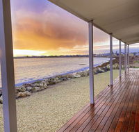 Smart Beach House  Pelican Point - Accommodation Asia