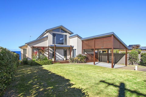 South Pacific Crescent 75, Ulladulla - Accommodation Guide 2