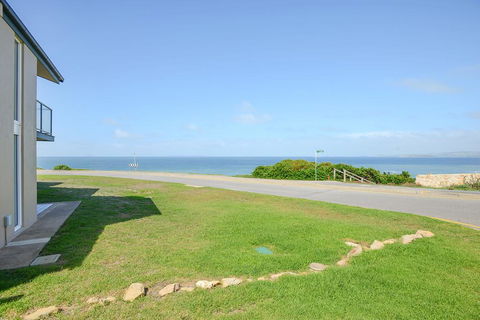 South Seas Beachfront Apartments - Accommodation Asia 1