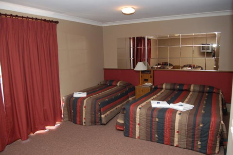 Southern Cross Motor Inn & Tourist Park - Accommodation Guide 1