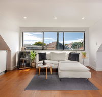 Spacious 2 Bed House 2 AC and Free Street Parking - Accommodation Asia