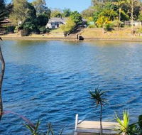 Spacious 2 Bedroom Beach Side Apartment - Close to shopping Centre with Coles Health Food Shop Sushi Pizza Cafes Hairdresse - Accommodation Asia