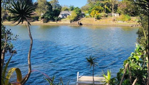 Spacious 2 Bedroom Beach Side Apartment - Close To Shopping Centre With Coles, Health Food Shop, Sushi, Pizza, Cafes, Hairdresse - Accommodation Asia 0