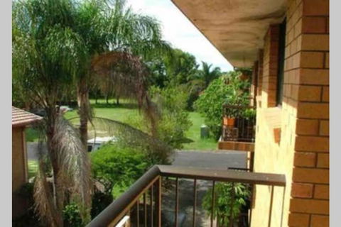 Spacious 2 Bedroom Beach Side Apartment - Close To Shopping Centre With Coles, Health Food Shop, Sushi, Pizza, Cafes, Hairdresse - Accommodation Asia 3