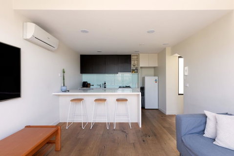 Spacious 2 Bedroom Inner City Townhouse With Private Rooftop - Accommodation Guide 2