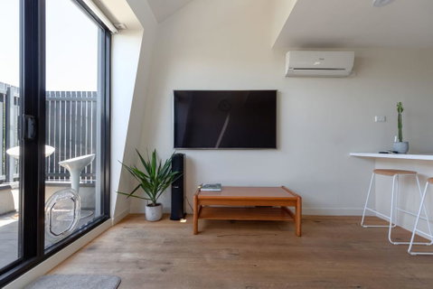 Spacious 2 Bedroom Inner City Townhouse With Private Rooftop - Accommodation Guide 1
