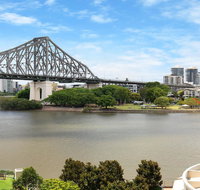 Spacious Executive 3 Bedroom - Brisbane CBD - Views - Pool - WIFI - Free parking - Accommodation Guide