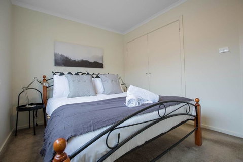 Spacious Lovely 5Beds Home@Point Cook - Accommodation Guide 2