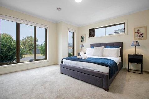 Spacious Lovely 5Beds Home@Point Cook - Accommodation Guide 1