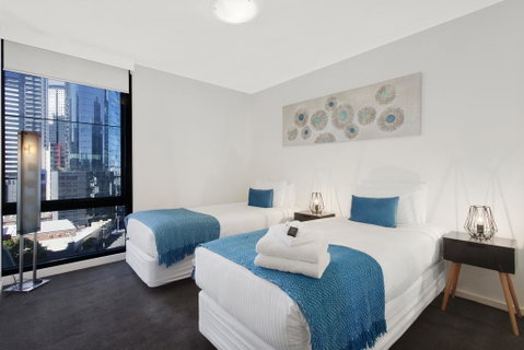 Spacious Modern Apartment Near Crown - Accommodation Guide 3